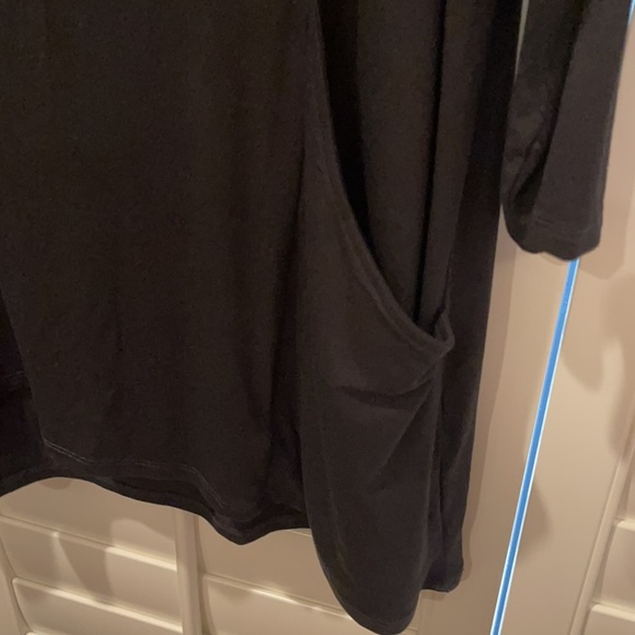 LIKE NEW CHICOS BLACK TUNIC WITH FRONT POCKETS SOOO SOFT AND COMFY🌸 MISSES LG - Picture 6 of 7